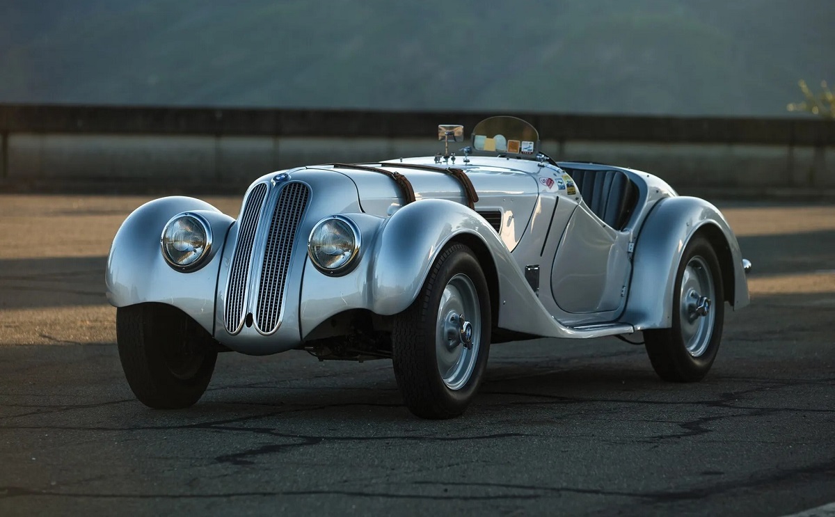 1939 bmw 328 car in silver color