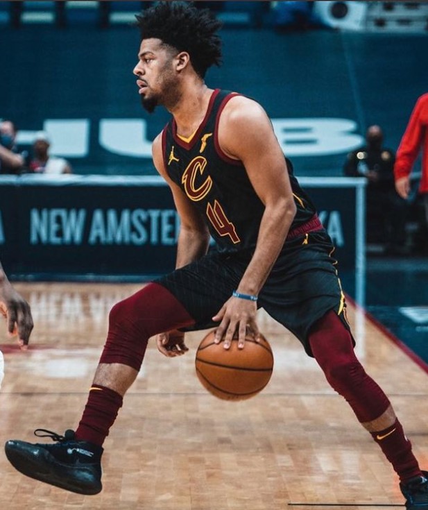 Quinn Cook playing basketball in Cleveland, Ohio